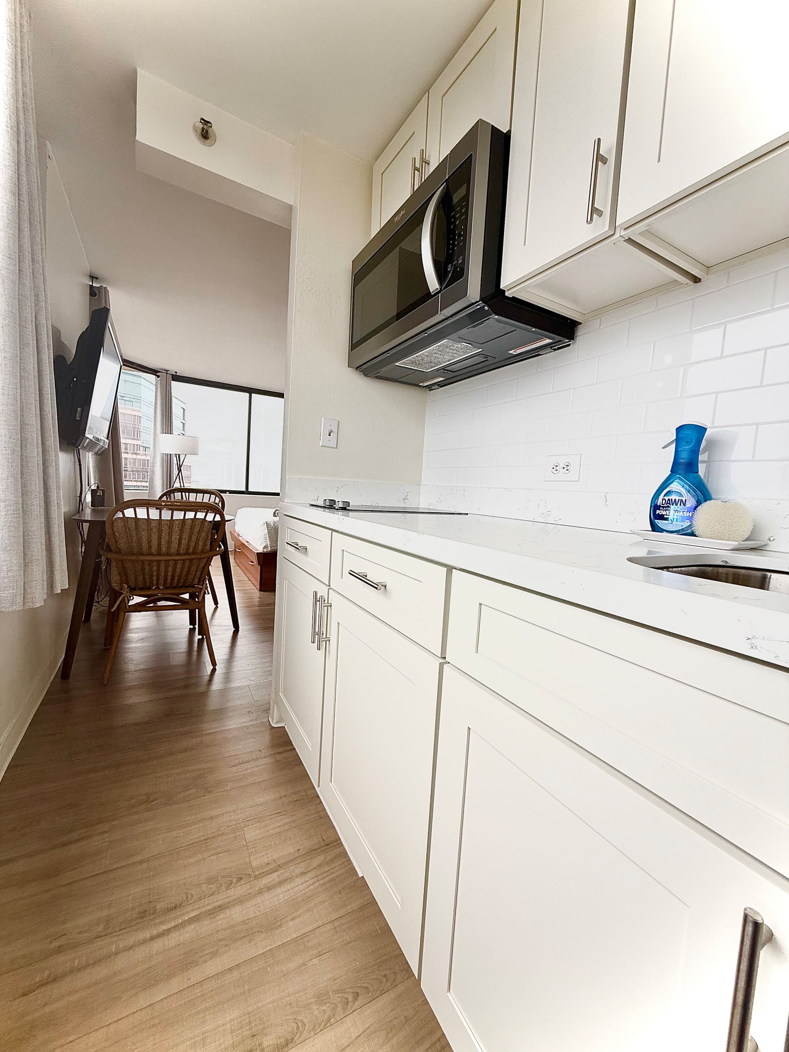 Condo in Honolulu · ★4.88 · 2 bedrooms · 2 private baths - Image 5