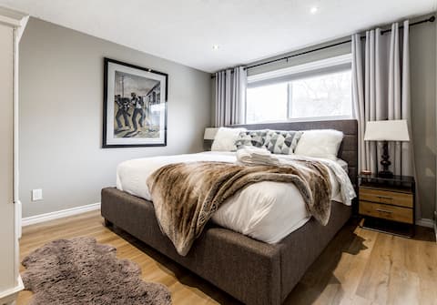 Top performing Airbnb: Peaceful 3BR Duplex Near LRT, Whyte Ave & Downtown in Mill Creek South