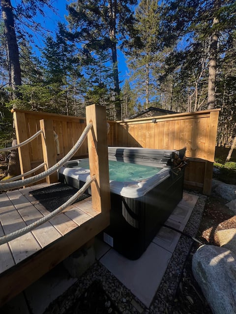 Mill Lake Retreat - Lyra Dome with Private Hot Tub