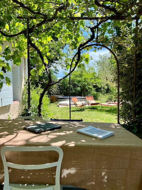 Cabanon de Léandre (pétanque & stock tank pool)
