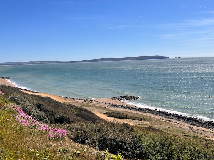 Detached House 2 Min From Cliff Top. Bathroom. - New Milton