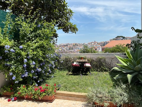 Airbnb em destaque: Lx Terrace Point of View com ar condicionado em Arroios