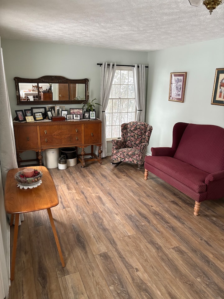 Cheerful Saratoga Home- Close To Track And Spac - Saratoga Springs, NY