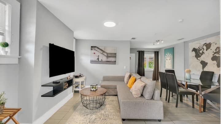 Modern 3 Bedroom 1 Bath - Hollywood