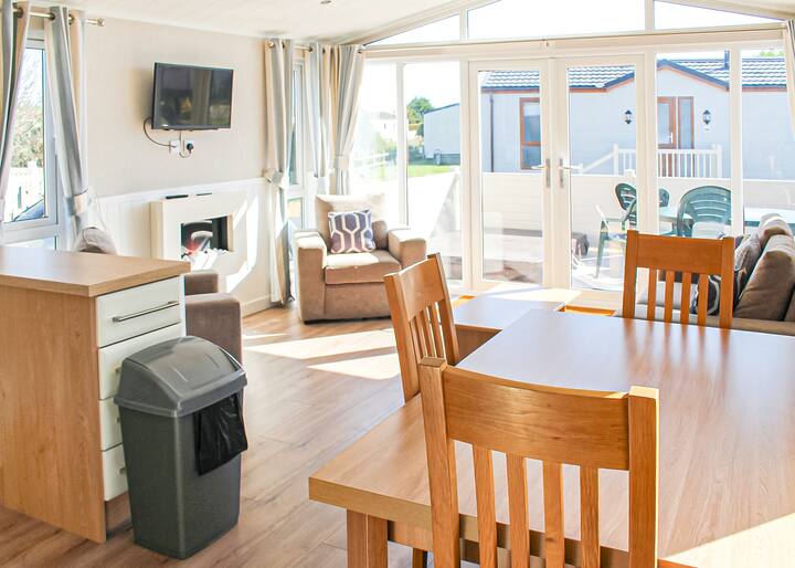 Platinum Cabin With Hot Tub - Hunstanton