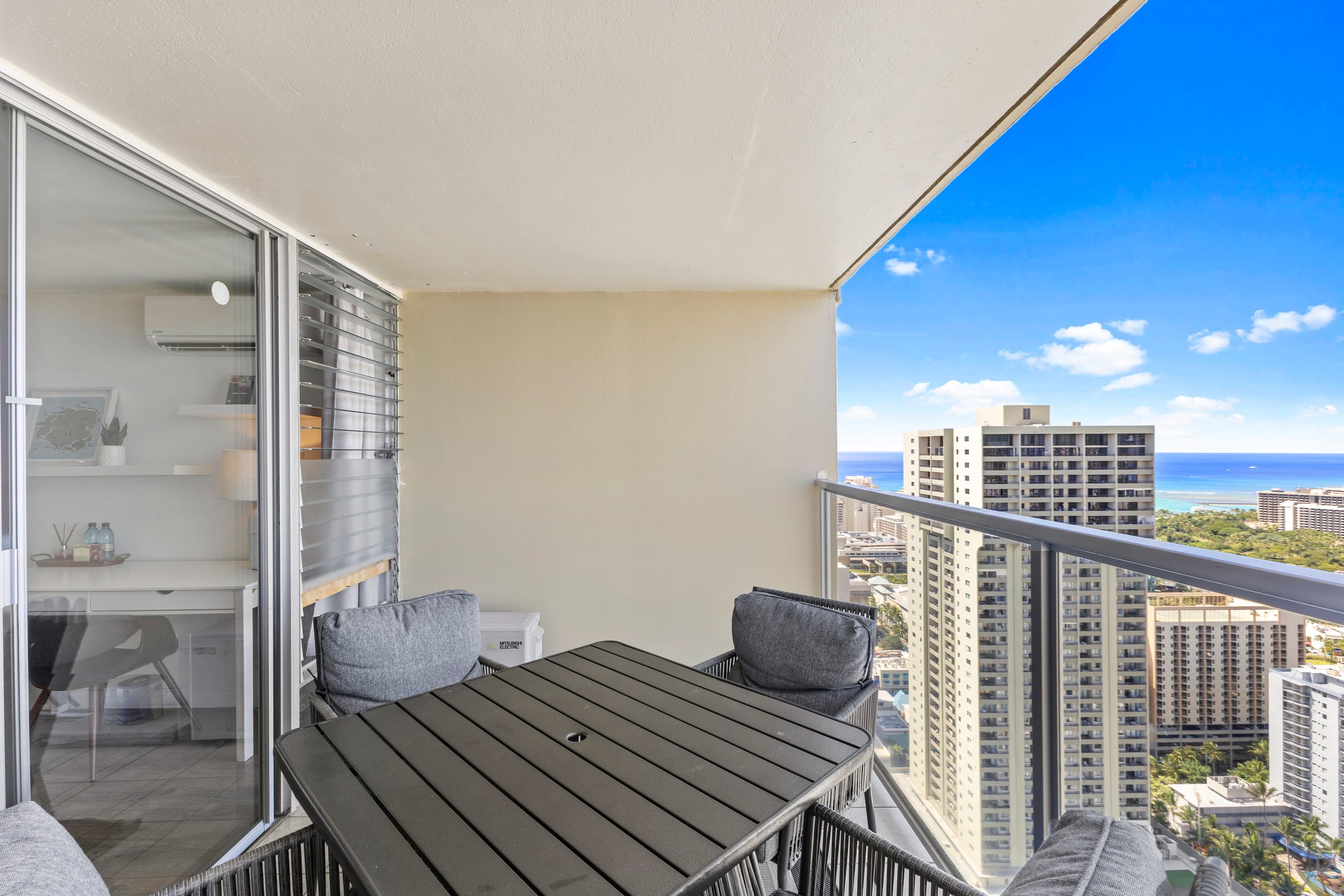 Condo in Honolulu · ★4.94 · Studio · 2 beds · 1 private bath - Image 28