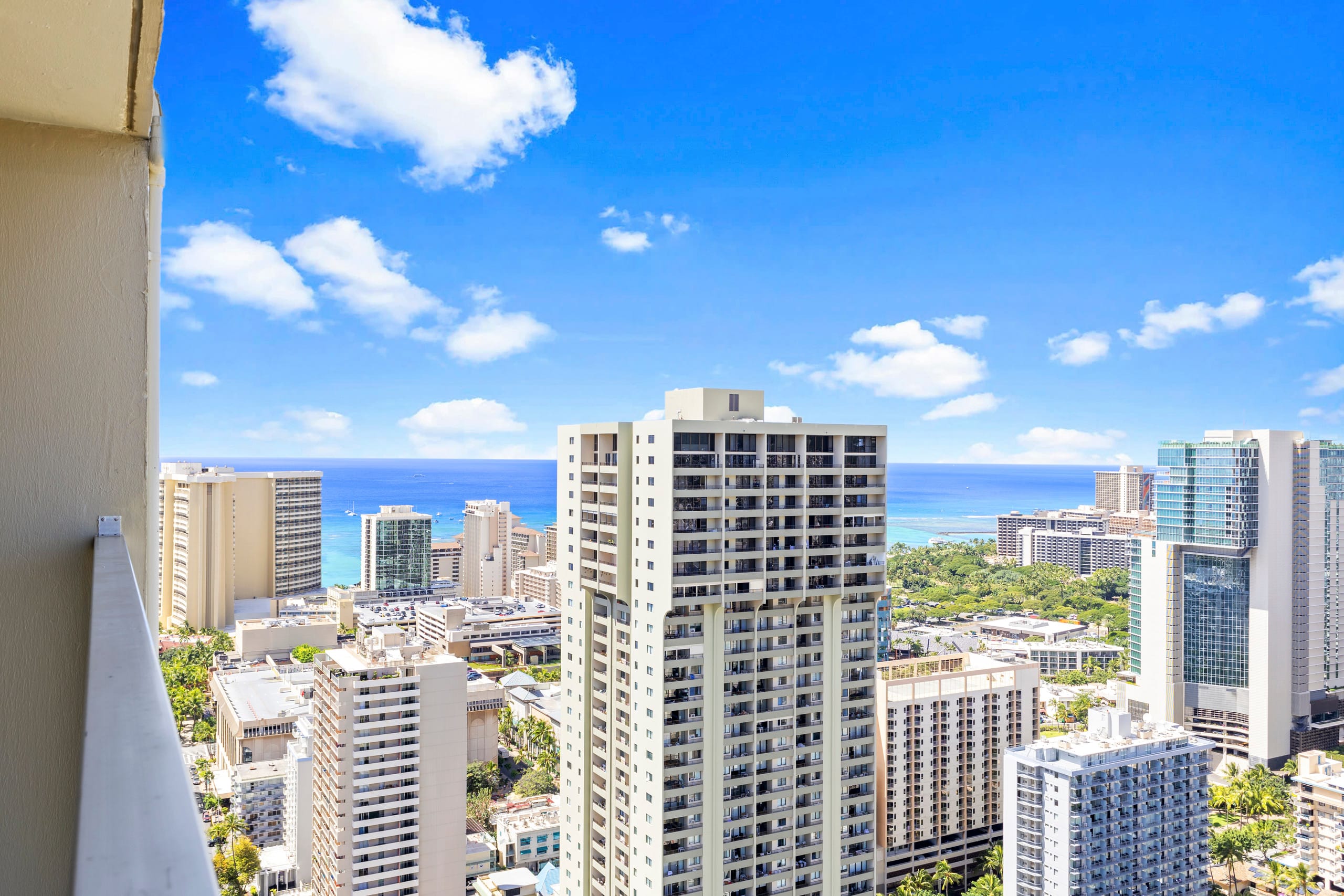 Condo in Honolulu · ★4.94 · Studio · 2 beds · 1 private bath - Image 27