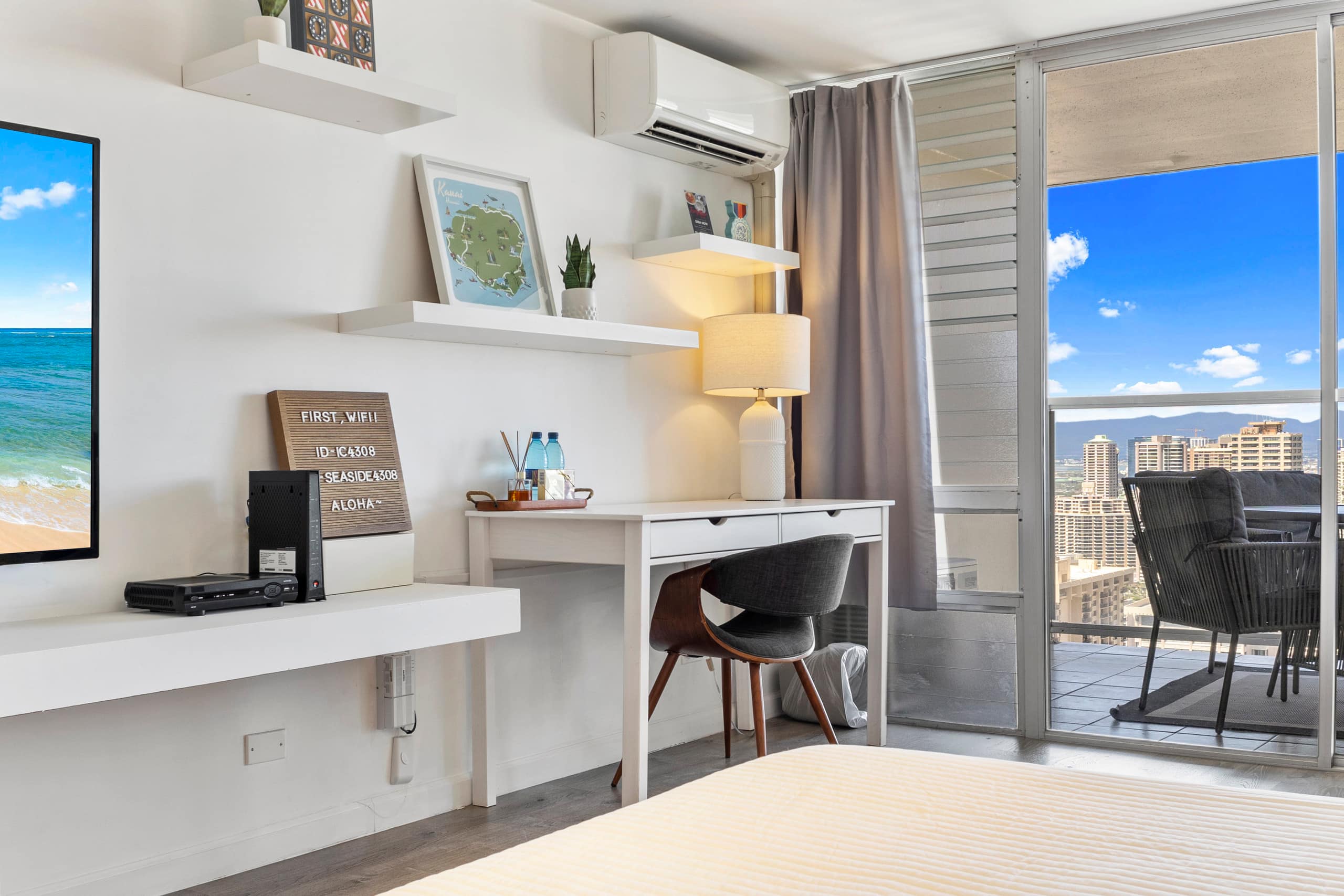 Condo in Honolulu · ★4.94 · Studio · 2 beds · 1 private bath - Image 10