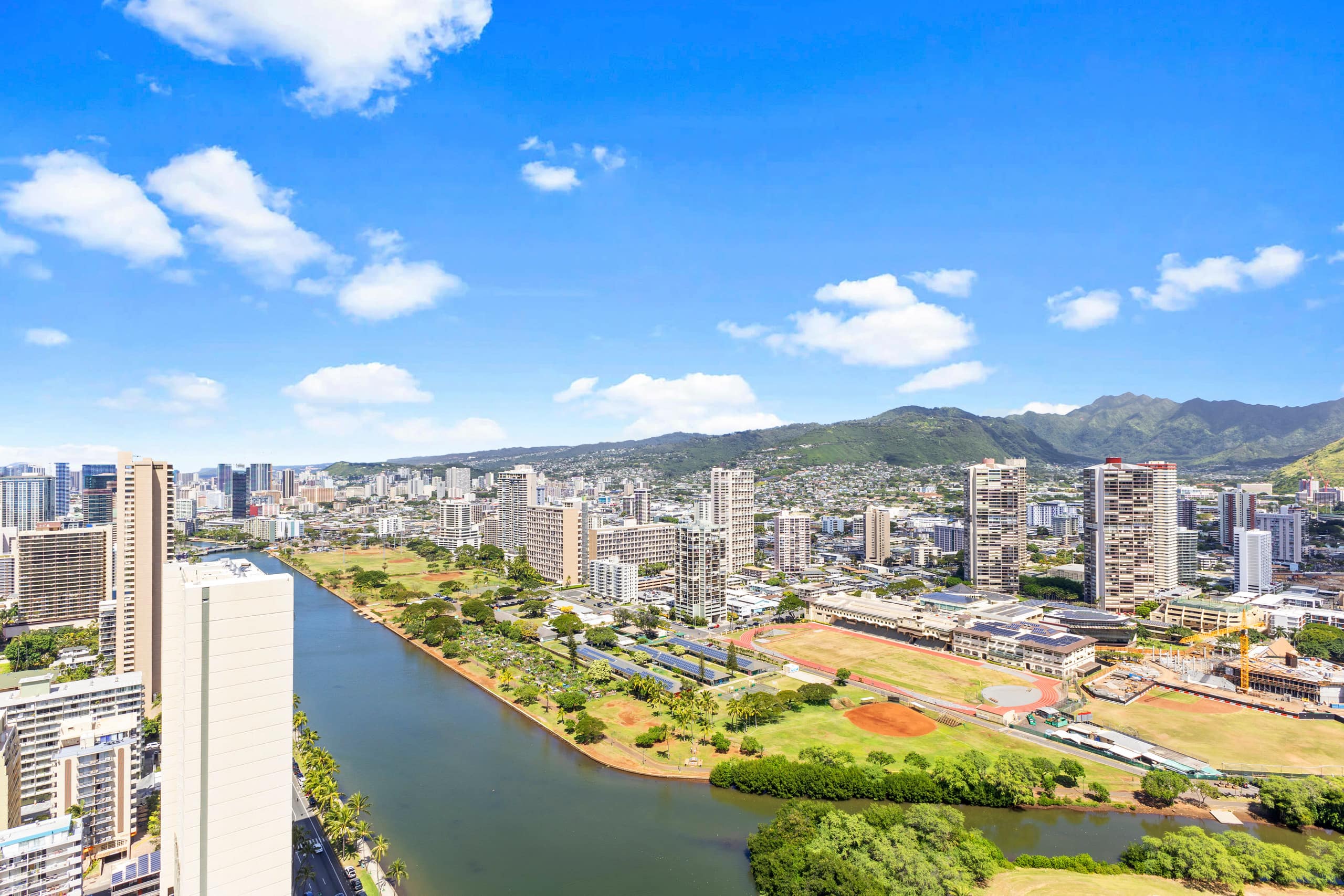 Condo in Honolulu · ★4.94 · Studio · 2 beds · 1 private bath - Image 32
