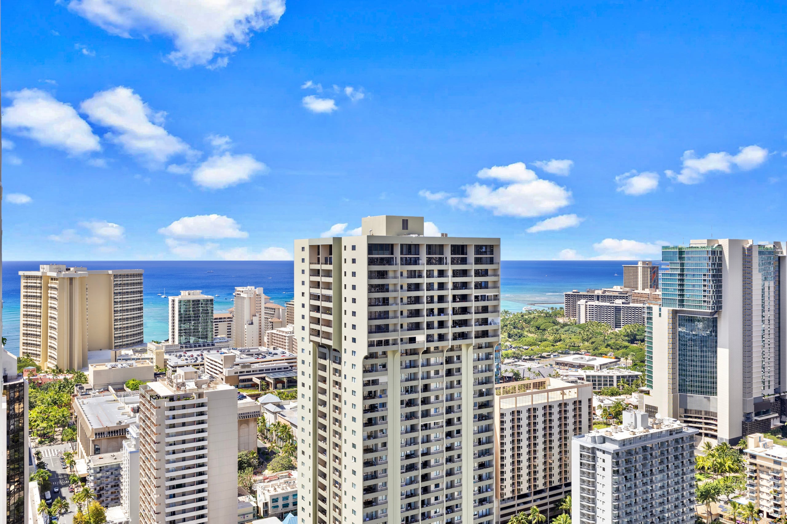 Condo in Honolulu · ★4.94 · Studio · 2 beds · 1 private bath - Image 29
