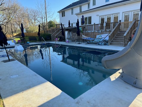 Vacation Paradise 6 bedrooms 3 baths w/pool & spa