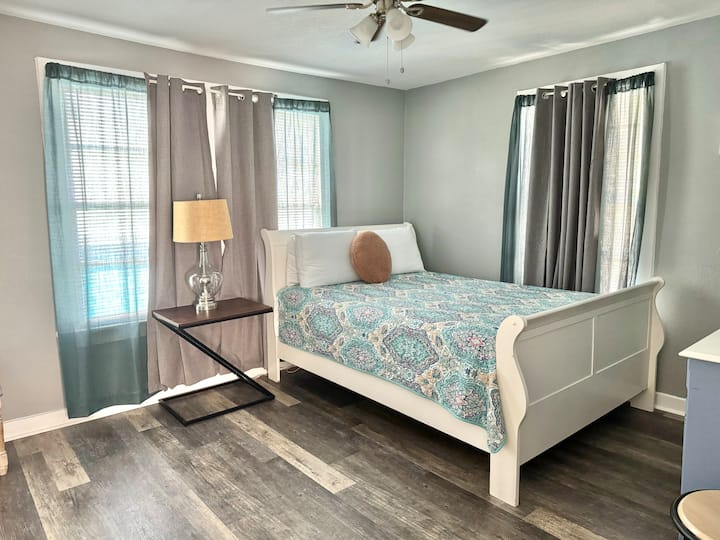 Coastal Mermaid, Centrally Located - Galveston, TX