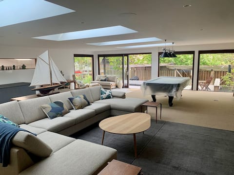 Luxury Beach Villa - pool, 98' TV & billiard