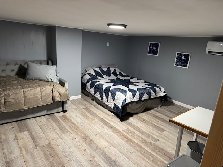 غرفة نوم رقم 4، سرير واحد كامل الحجم، سرير تراندل توأم مع مرتبتين، تتسع لأربعة أشخاص