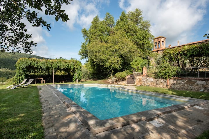 Country House with Pool between Umbria and Tuscany
