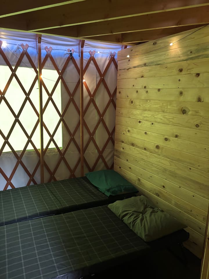 Dve samostatné detské postieľky 