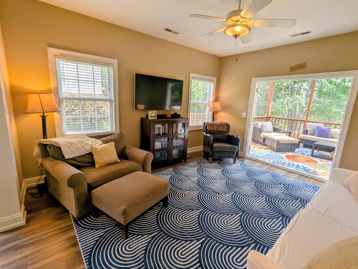 Stylish House With Serene Screened Porch - Blacksburg, VA