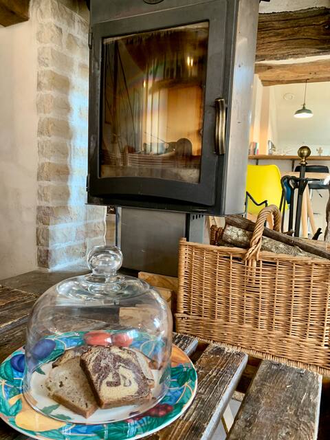 Airbnb performant: Beaune Nuits: neat house, stove, very quiet à Côte D'or