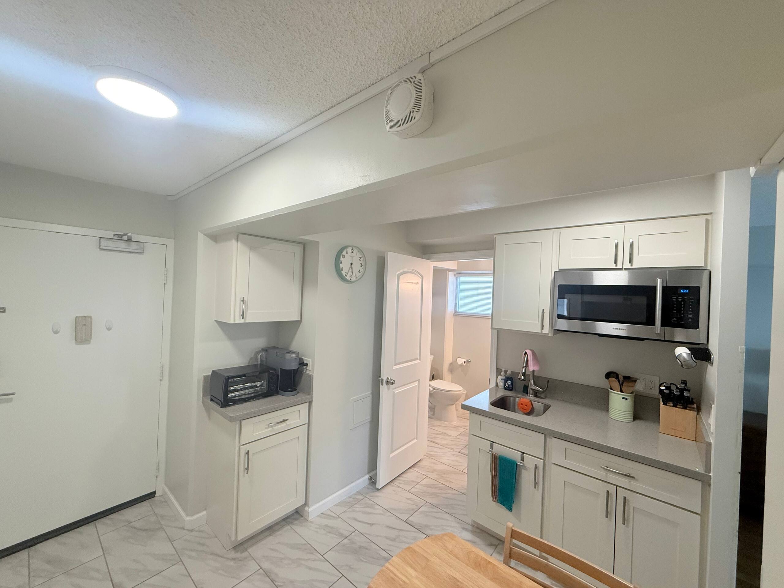 Condo in Honolulu · ★4.92 · 1 bedroom · 1 bed · 1 private bath - Image 4