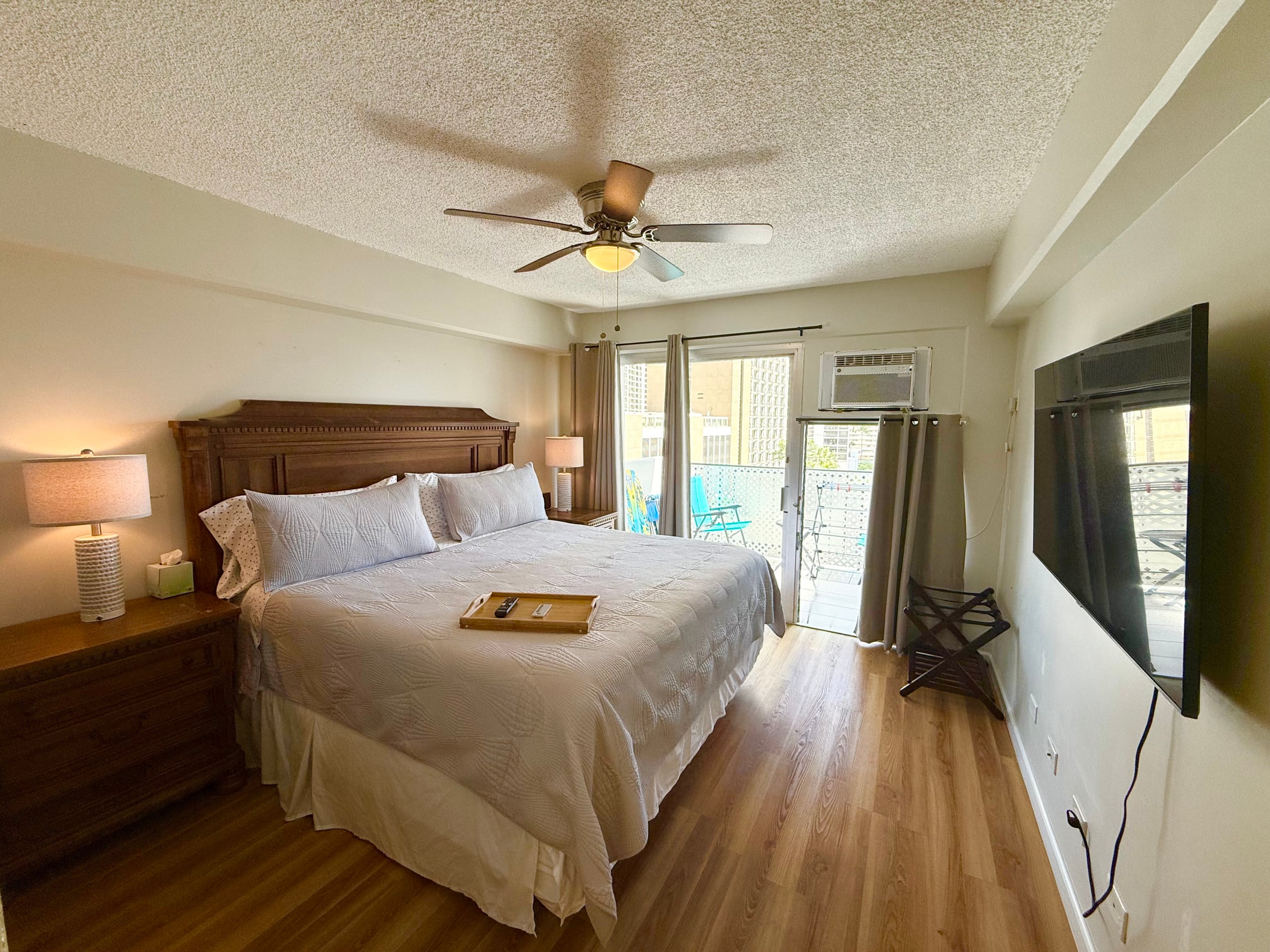 Condo in Honolulu · ★4.92 · 1 bedroom · 1 bed · 1 private bath - Image 2