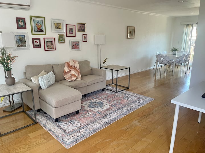 The Tulip- Cheerful 2 Bdrm With Patio And Parking - Rancho Palos Verdes, CA