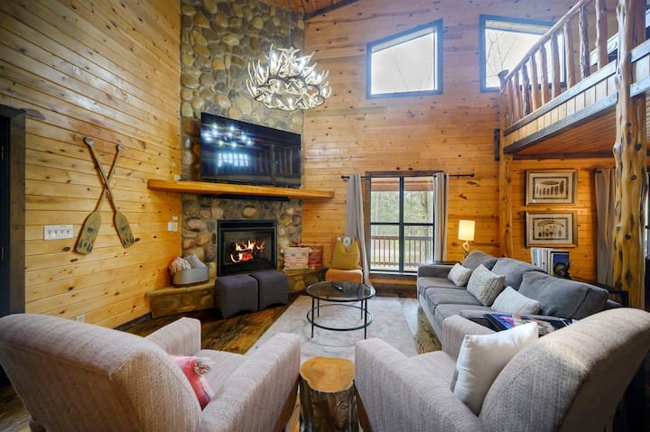 Cozy Cabin With Hot Tub And Game Loft - Broken Bow, OK