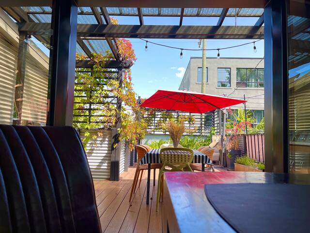 Big house for 7 (15 min. to downtown) gallery image 5