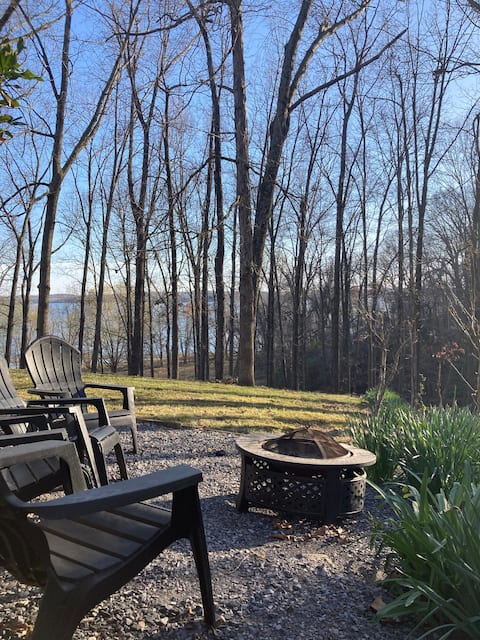 Lakefront Lake Barkley- Fully Remodeled