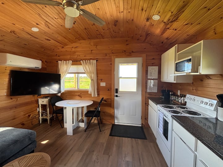 Beautiful 1-bedroom Country Cabin - 愛德華王子島