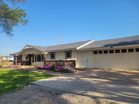 Cozy Nesting Grange on the edge of Stillwater