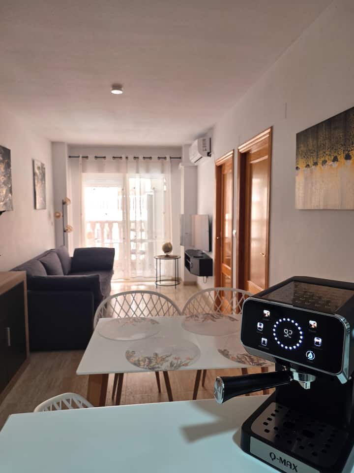 Tolle Wohnung Mit 2-schlafzimmern, Pool Und Balkon - Torrevieja