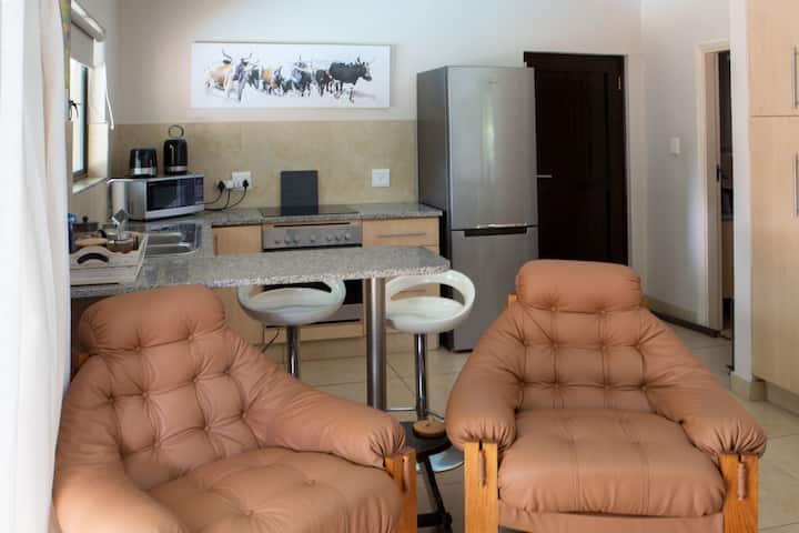 Cottage In Secure Estate Near Le Domaine & Curro - Kloof