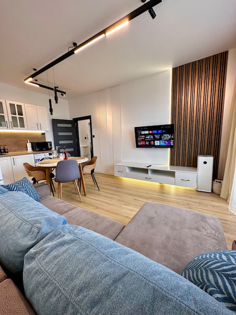 Top Airbnb: Cozy Apartment on Black Sea with Parking in Младост