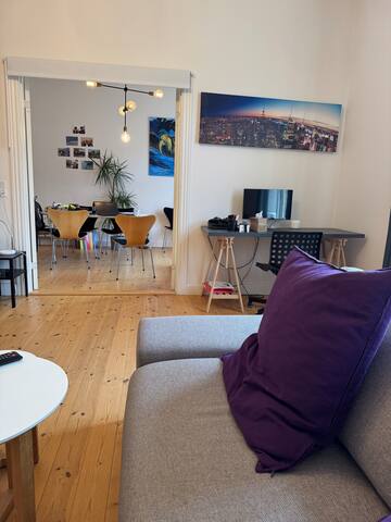 Great location, 3 twin beds and two balconys gallery image 5