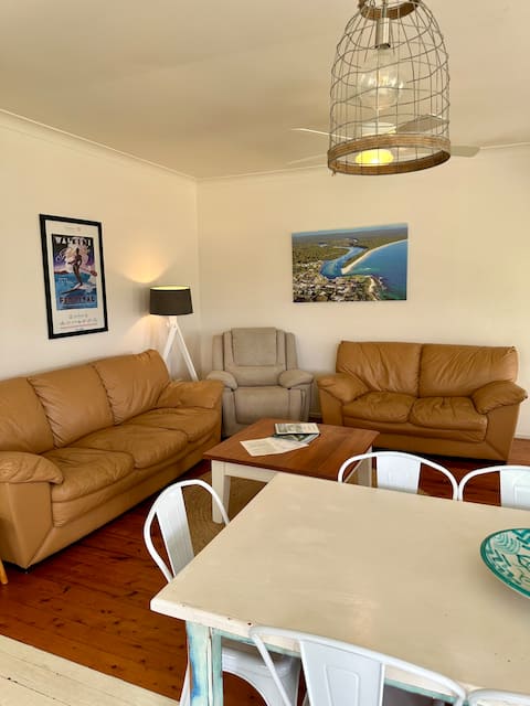 Popular Airbnb listing: Jervis Bay Boat House -Pets Welcome-Free Kayaks in Shoalhaven City Council