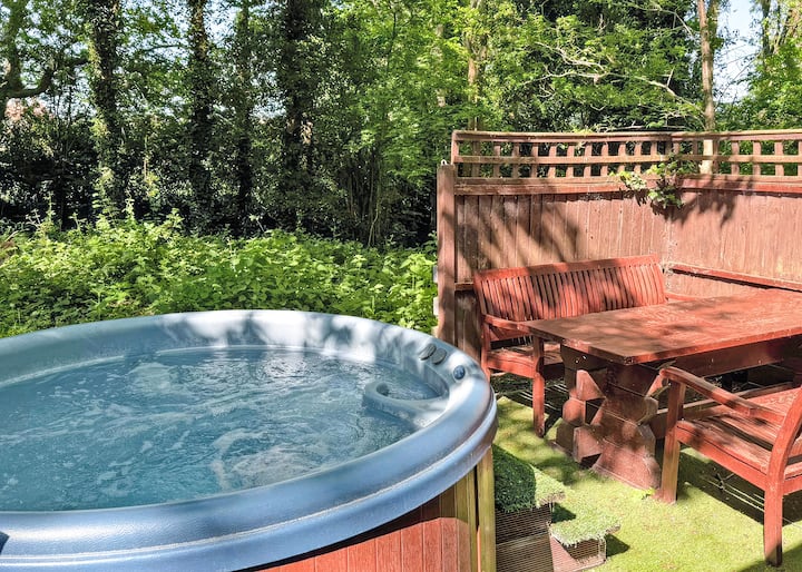 Woodland Hawthorn Lodge - North Wales