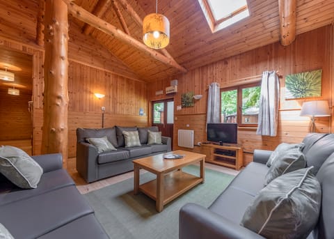 Woodland Oak Lodge