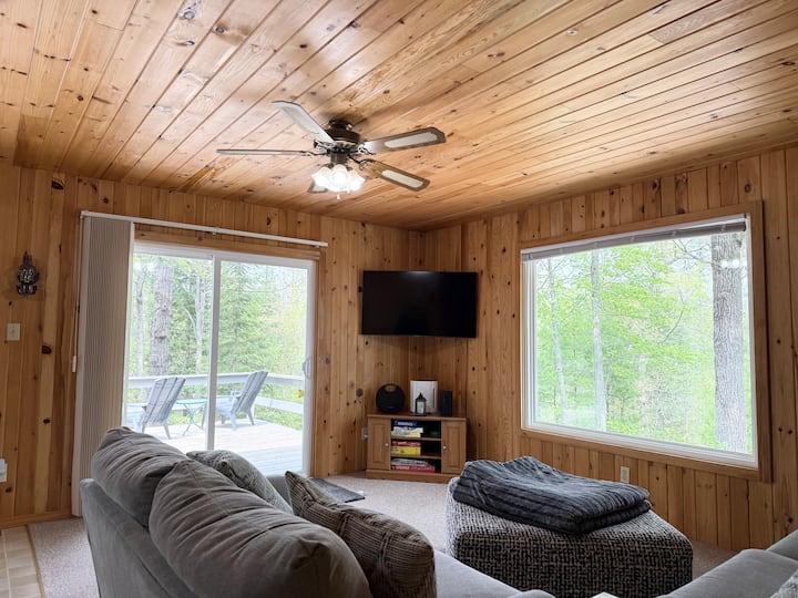 Cozy Cottage With 20 Acres