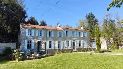 "Between Stone and Wood" Studio
