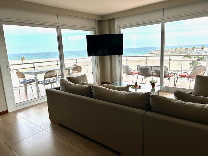 Precioso Apartamento En Primera Línea De Mar - Torredembarra