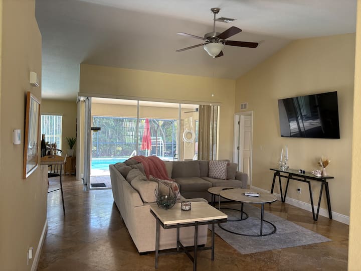 Cape Harbour 1 Mile, Large Heated Pool, Dogs Yes* - Florida