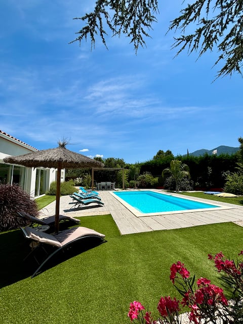 Villa 3 Suites - Private Heated Pool & Garden