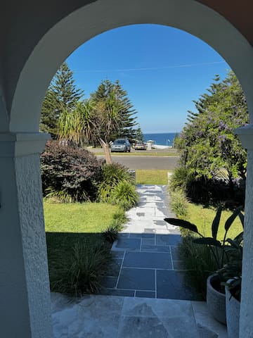 Spacious beachside Airbnb with Hottub, Ocean views
