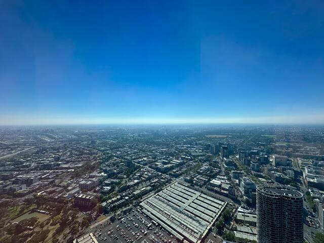 Lvl 76 Skyline Modern Luxury 3 BR in Melbourne CBD gallery image 4