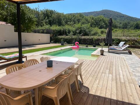 Quiet villa with a pool