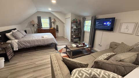 The Blue Jay studio - a serene get away for two