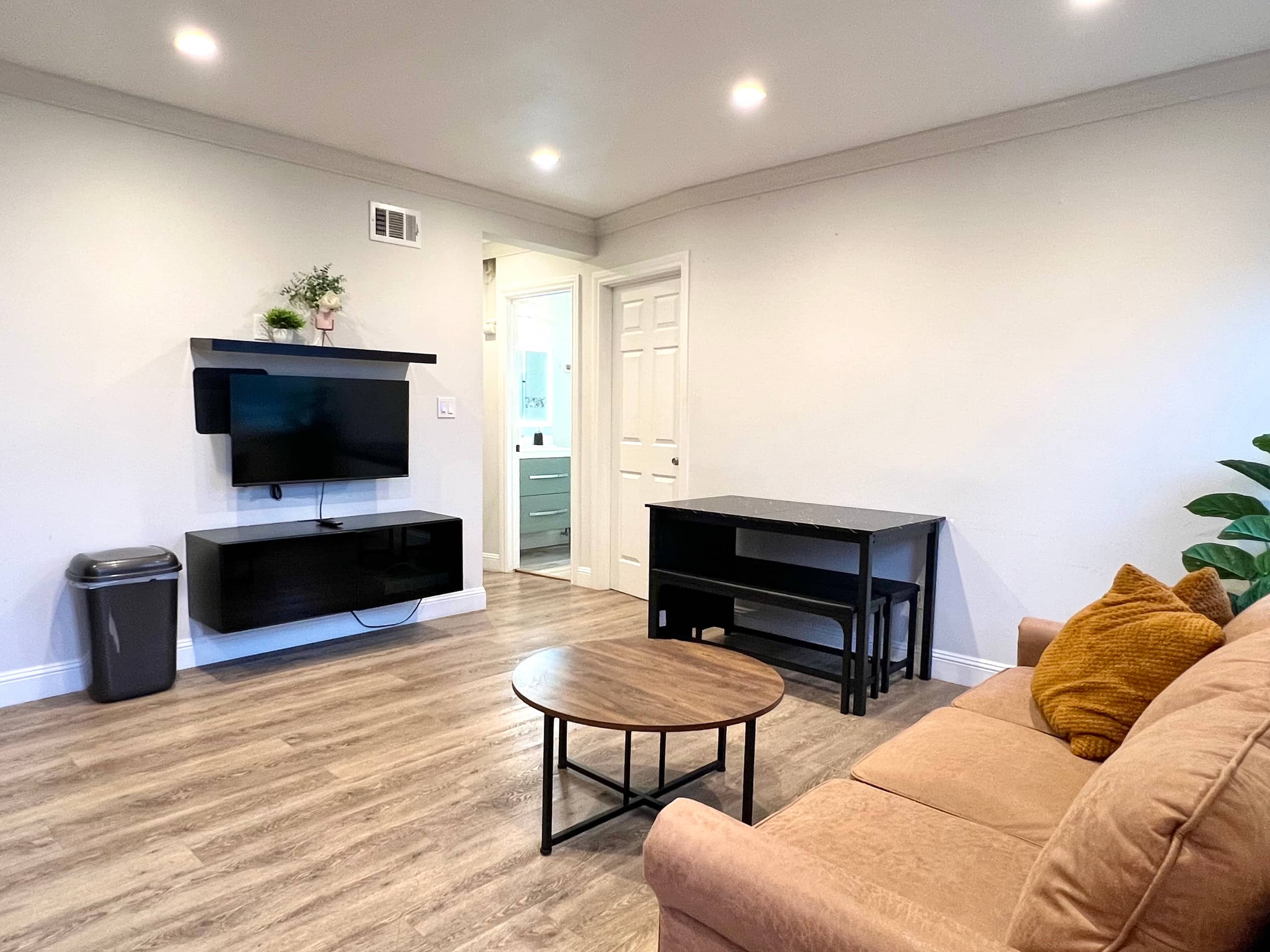 Home in Daly City · ★4.67 · 2 bedrooms · 2 beds · 1 bath - Image 1