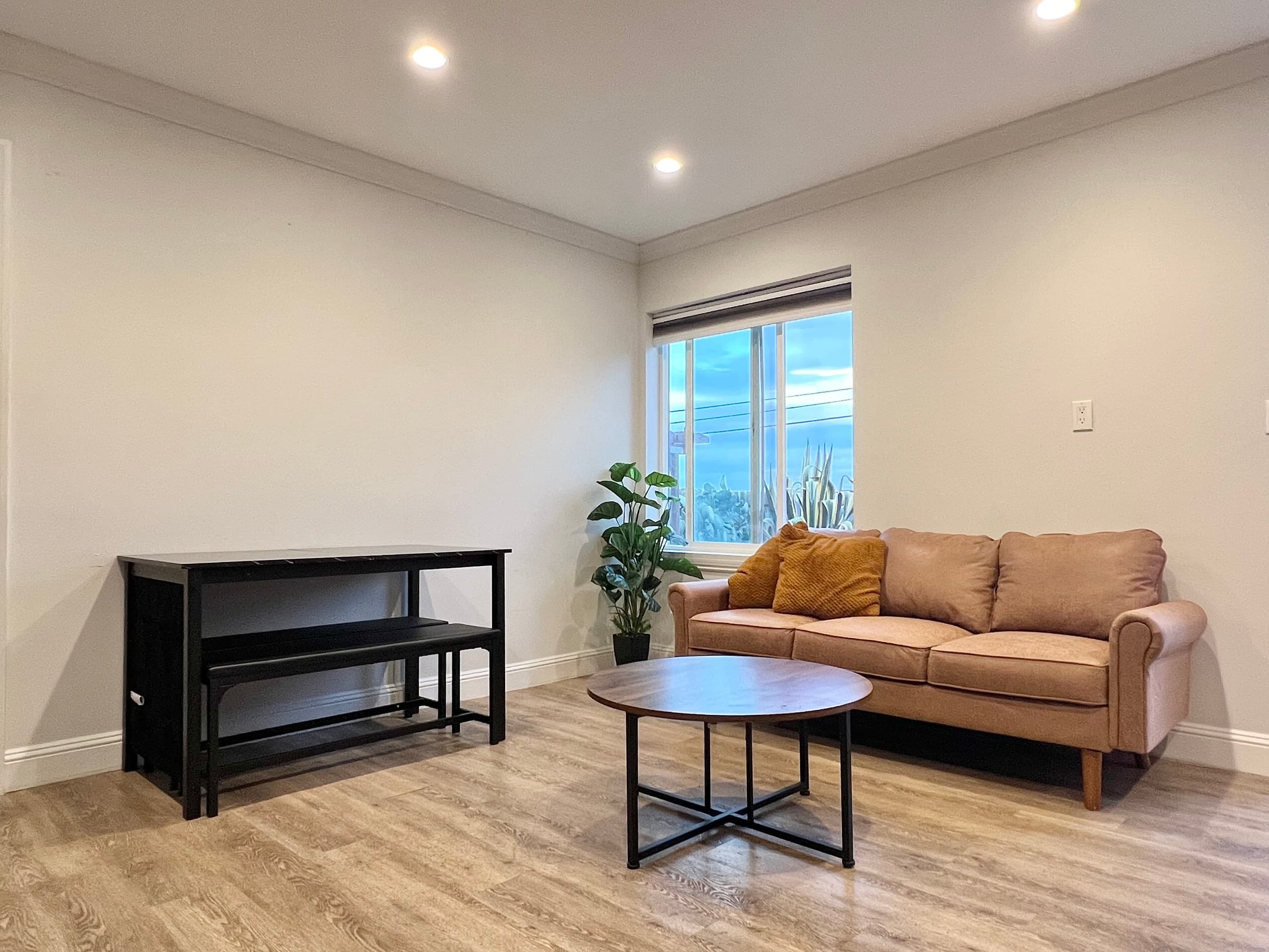 Home in Daly City · ★4.67 · 2 bedrooms · 2 beds · 1 bath - Image 2