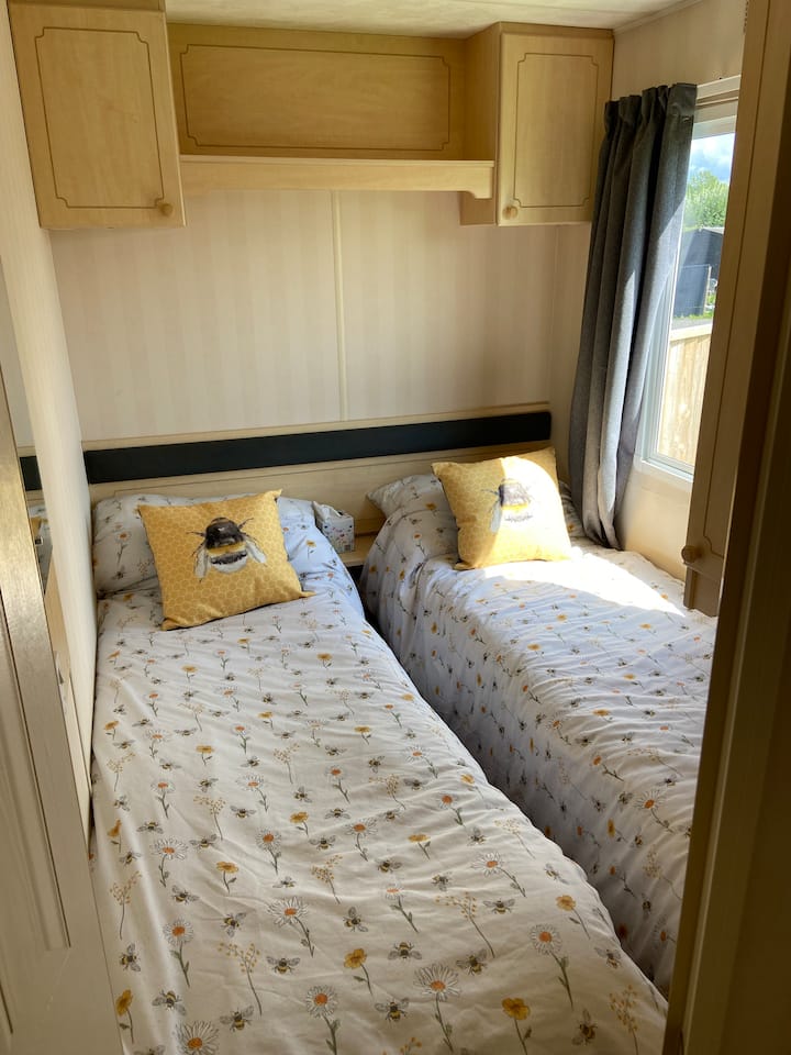 Малка единична спалня 