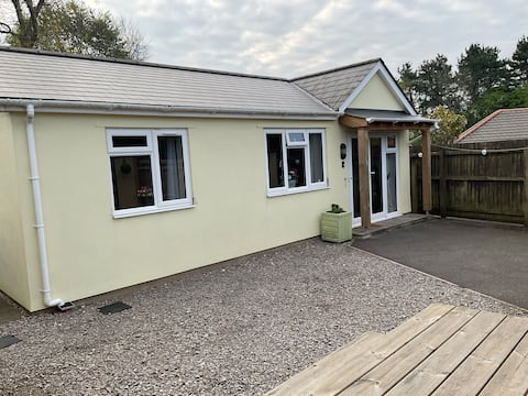 "Ty Bach Melyn" Parking & Courtyard